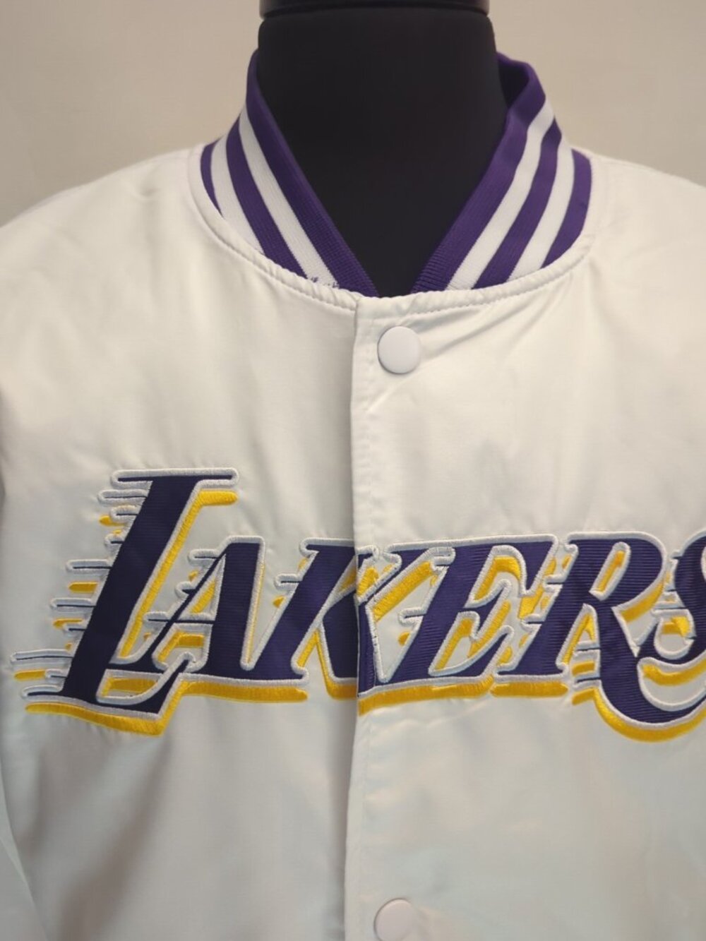 NBA Ultra Game Los Angeles Lakers Stitched Luxury White Satin Jacket Large $120